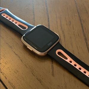 ROSE GOLD Fitbit Versa 2